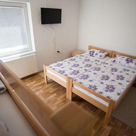 Hostel Larisa Banja Luka Exteriör bild