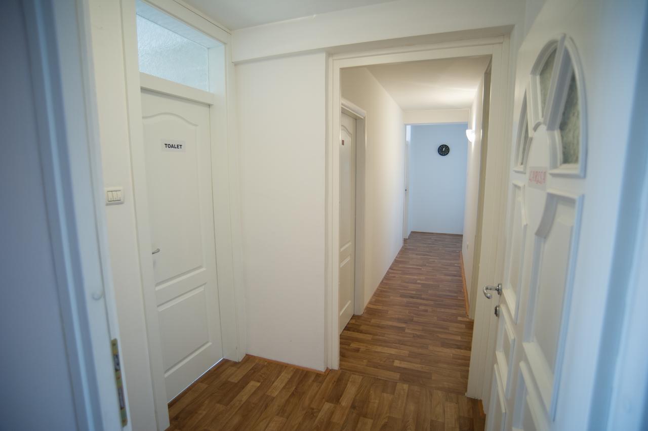 Hostel Larisa Banja Luka Exteriör bild