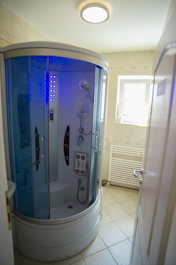 Hostel Larisa Banja Luka Exteriör bild