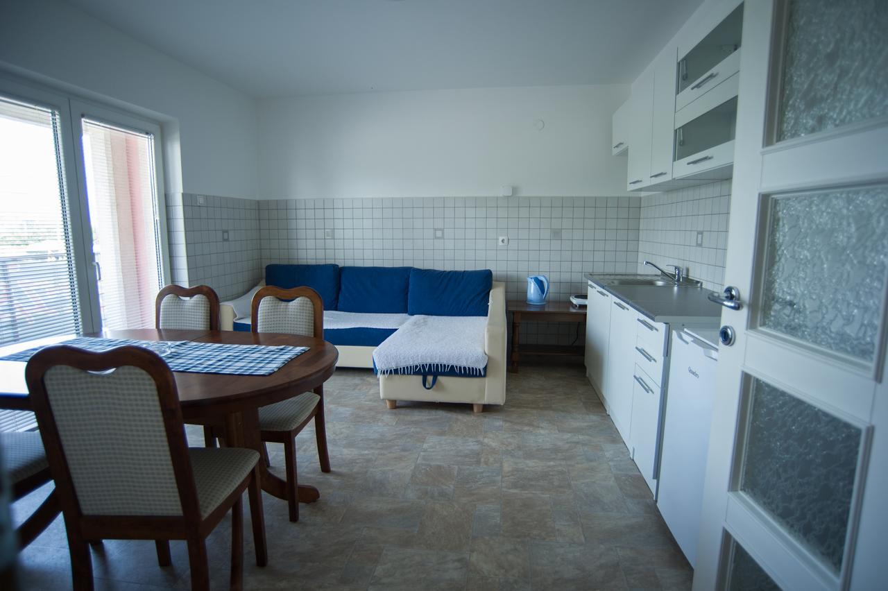 Hostel Larisa Banja Luka Exteriör bild