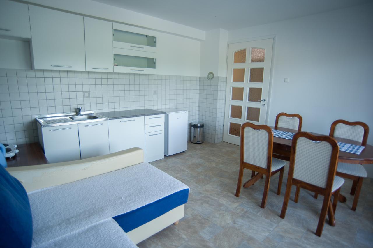 Hostel Larisa Banja Luka Exteriör bild
