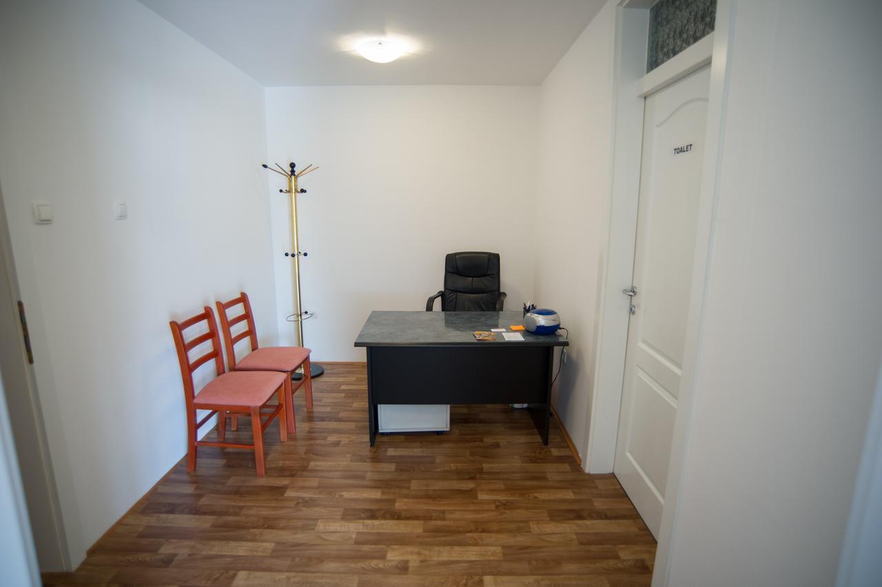 Hostel Larisa Banja Luka Exteriör bild