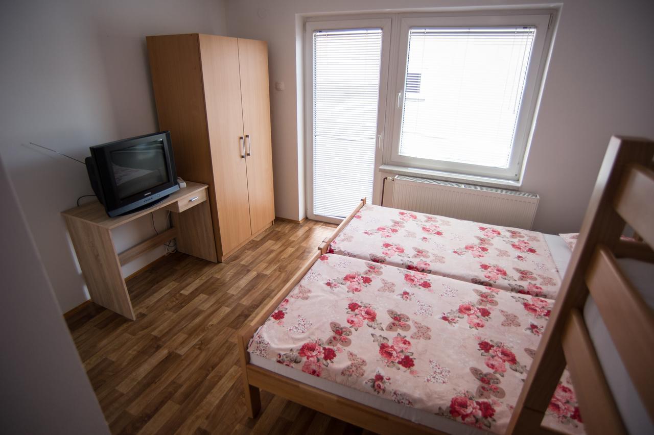 Hostel Larisa Banja Luka Exteriör bild
