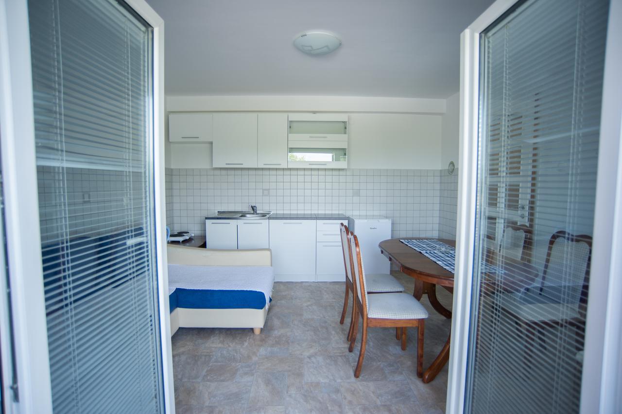 Hostel Larisa Banja Luka Exteriör bild