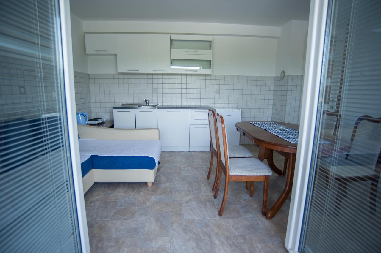 Hostel Larisa Banja Luka Exteriör bild