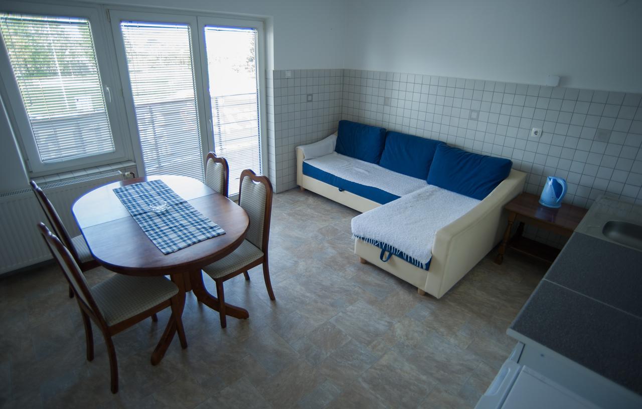 Hostel Larisa Banja Luka Exteriör bild
